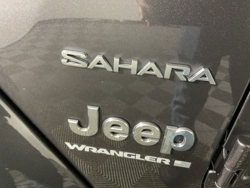 Used 2024 Jeep Wrangler Unlimited Sahara w/ Technology Group AWD/4WD image 16