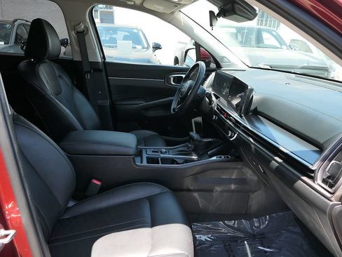 Used 2024 Kia Sorento S w/ Panoramic Sunroof Package FWD image 27