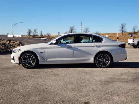 Used 2023 BMW 530e xDrive image 4
