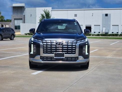Used 2024 Hyundai Palisade Calligraphy FWD image 2