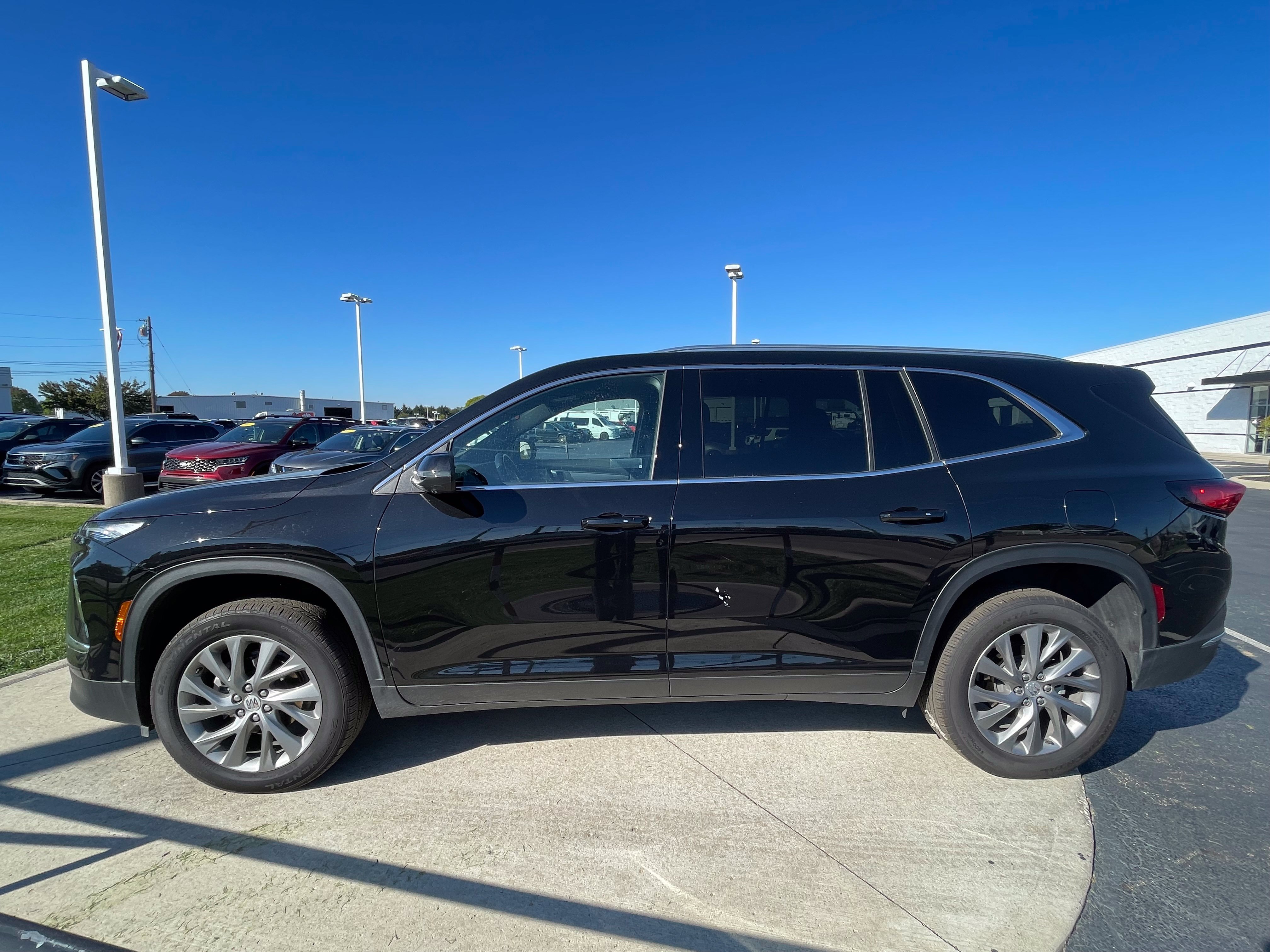 Used 2025 Buick Enclave Preferred FWD image 4