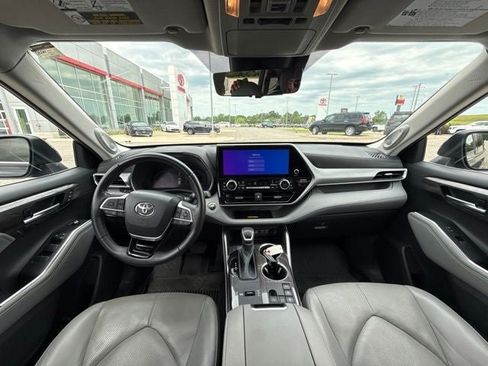 Used 2023 Toyota Highlander Platinum AWD/4WD image 23
