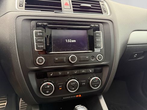 Used 2013 Volkswagen Jetta GLI FWD image 25