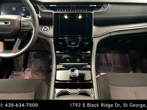 Used 2023 Jeep Grand Cherokee Laredo w/ Luxury Tech Group I image 13