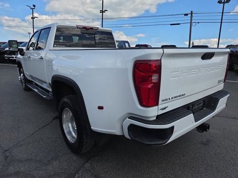 Used 2025 Chevrolet Silverado 3500 High Country w/ Technology Package AWD/4WD image 4