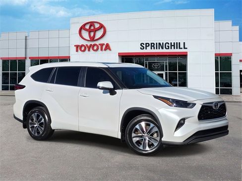 Used 2023 Toyota Highlander XLE image 1