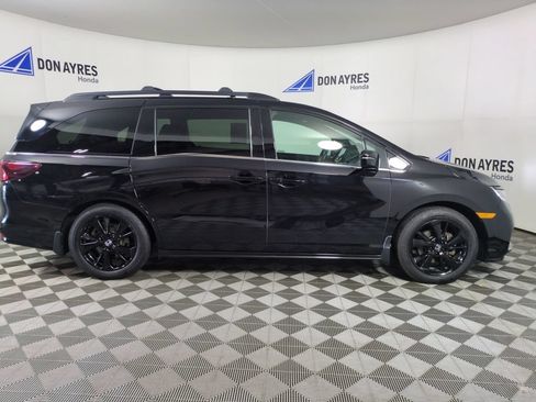 Used 2024 Honda Odyssey Sport image 6
