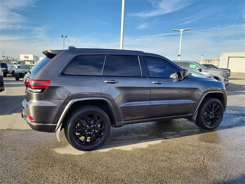 Used 2017 Jeep Grand Cherokee Altitude image 2