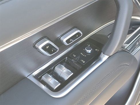 Used 2024 Land Rover Range Rover Autobiography image 11