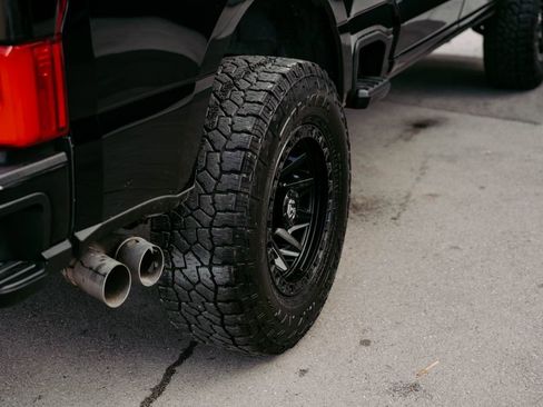 Used 2024 Ford F350 Platinum image 9