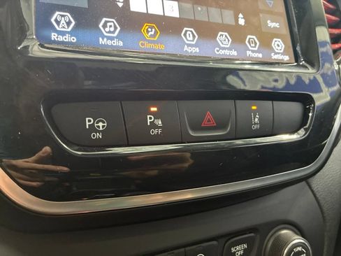 Used 2021 Jeep Cherokee Limited AWD/4WD image 25