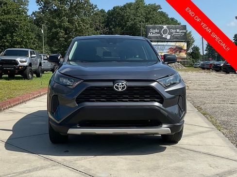 Used 2022 Toyota RAV4 LE image 2