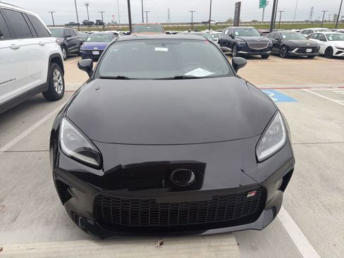 Used 2023 Toyota GR86 image 2