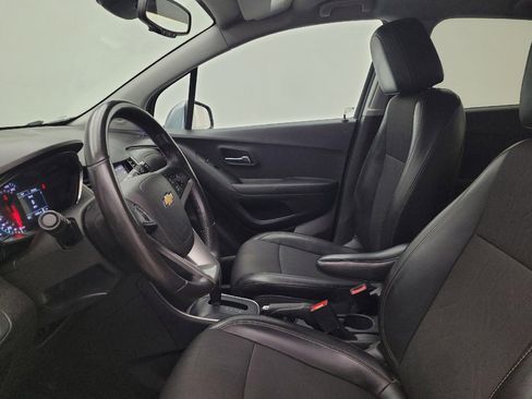 Used 2020 Chevrolet Trax LT w/ LT Convenience Package FWD image 17