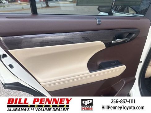 Used 2021 Toyota Highlander Limited image 20