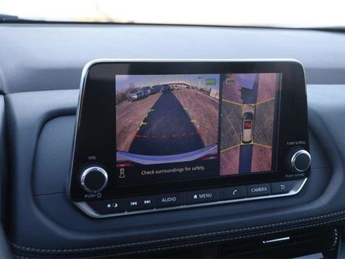 Used 2021 Nissan Rogue SV image 16