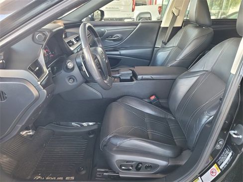 Used 2019 Lexus ES 350 Luxury image 3