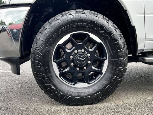 Used 2025 RAM 2500 Laramie AWD/4WD image 36