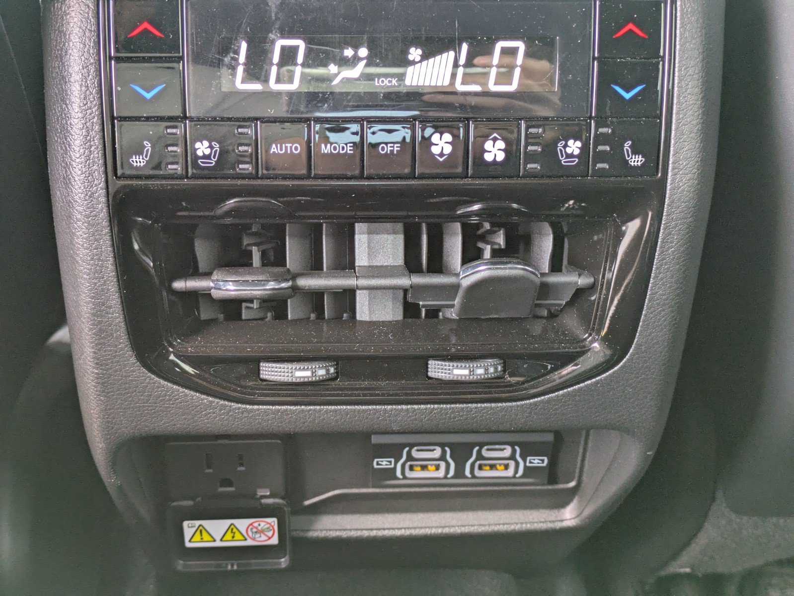 Used 2024 Jeep Grand Cherokee L Summit AWD/4WD image 13