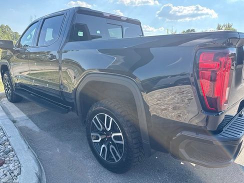 Used 2022 GMC Sierra 1500 AT4 w/ AT4 Preferred Package AWD/4WD image 8