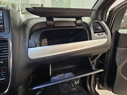 Used 2017 Dodge Grand Caravan GT image 23