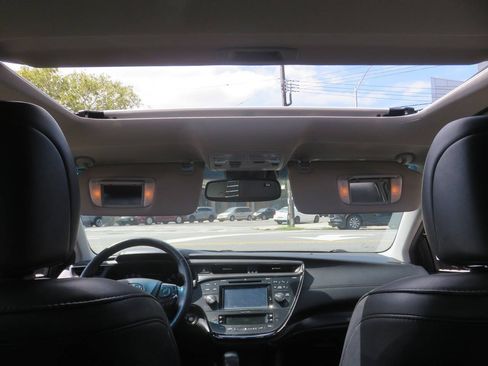 Used 2016 Toyota Avalon Limited w/ Toyota Safety Sense Package FWD image 13