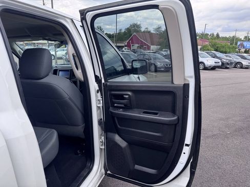 Used 2019 RAM 1500 Express w/ Express Value Package AWD/4WD image 14