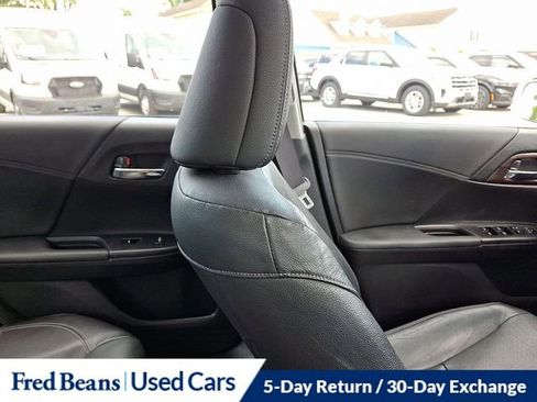 Used 2017 Honda Accord Touring image 14