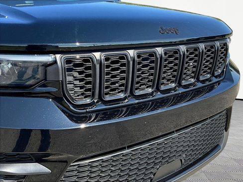 Used 2024 Jeep Grand Cherokee Altitude AWD/4WD image 31