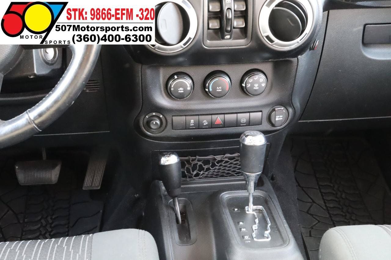 Used 2012 Jeep Wrangler Unlimited Sahara w/ Connectivity Group AWD/4WD image 18