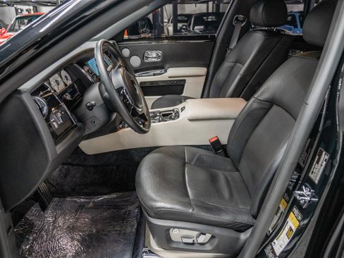 Used 2014 Rolls-Royce Ghost image 25