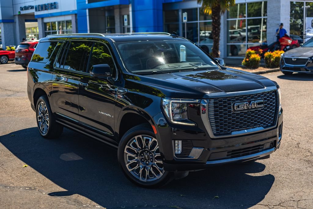 Used 2024 GMC Yukon XL Denali Ultimate AWD/4WD image 2
