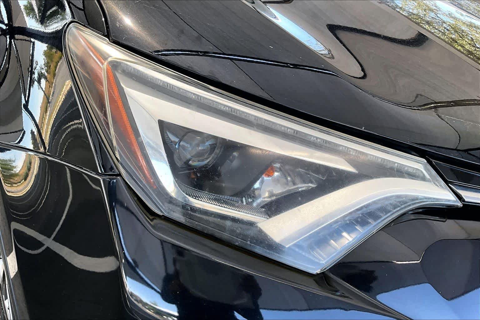 Used 2017 Toyota RAV4 Limited AWD/4WD image 28