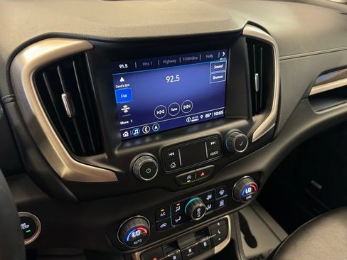Used 2024 GMC Terrain Denali w/ Denali Premium Package AWD/4WD image 13