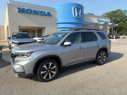Certified 2023 Honda Pilot Touring image 1