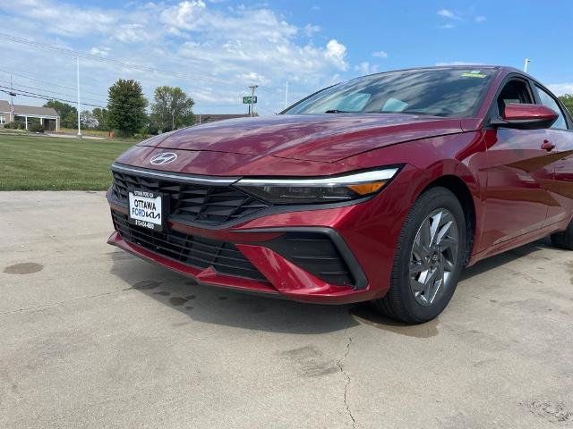 Used 2024 Hyundai Elantra Blue FWD image 14