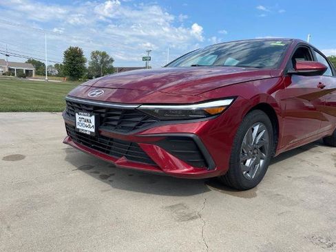 Used 2024 Hyundai Elantra Blue FWD image 14
