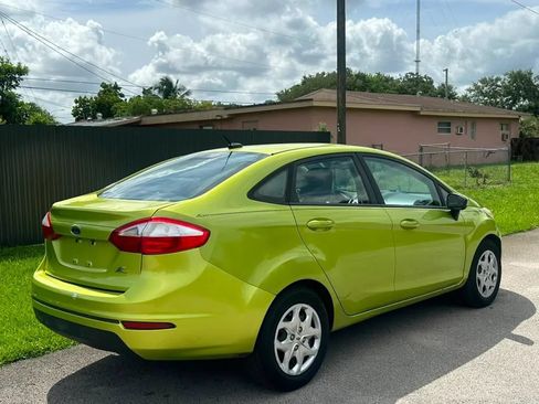 Used 2012 Ford Fiesta SE FWD image 4