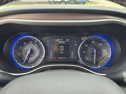 Used 2023 Chrysler Voyager LX image 16