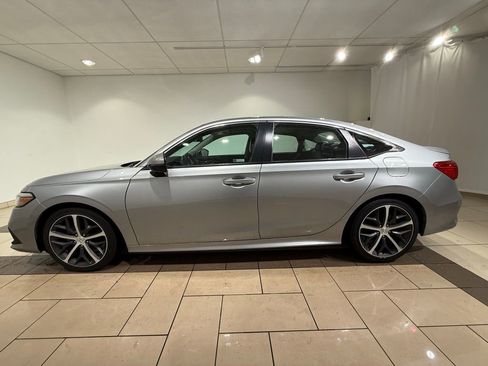 Used 2023 Honda Civic Touring image 2