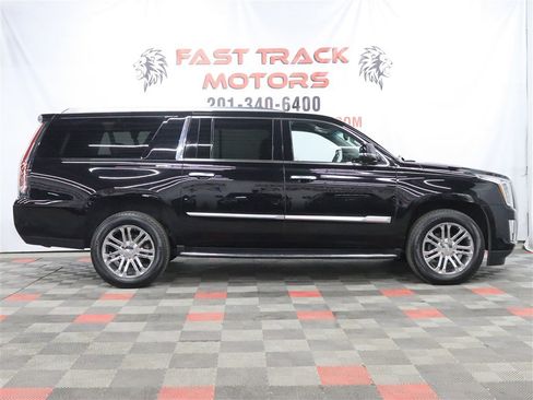 Used 2019 Cadillac Escalade ESV 4WD image 4