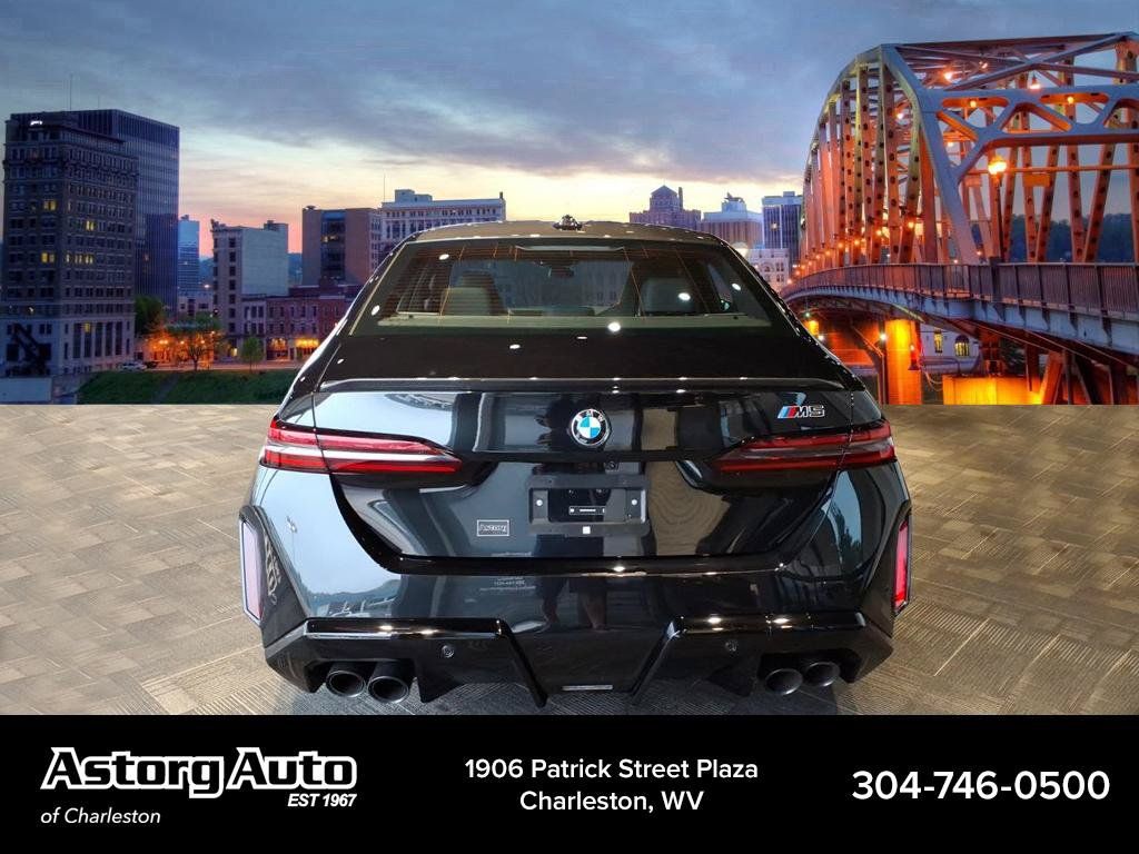 Used 2025 BMW M5 w/ Carbon Package AWD/4WD image 4