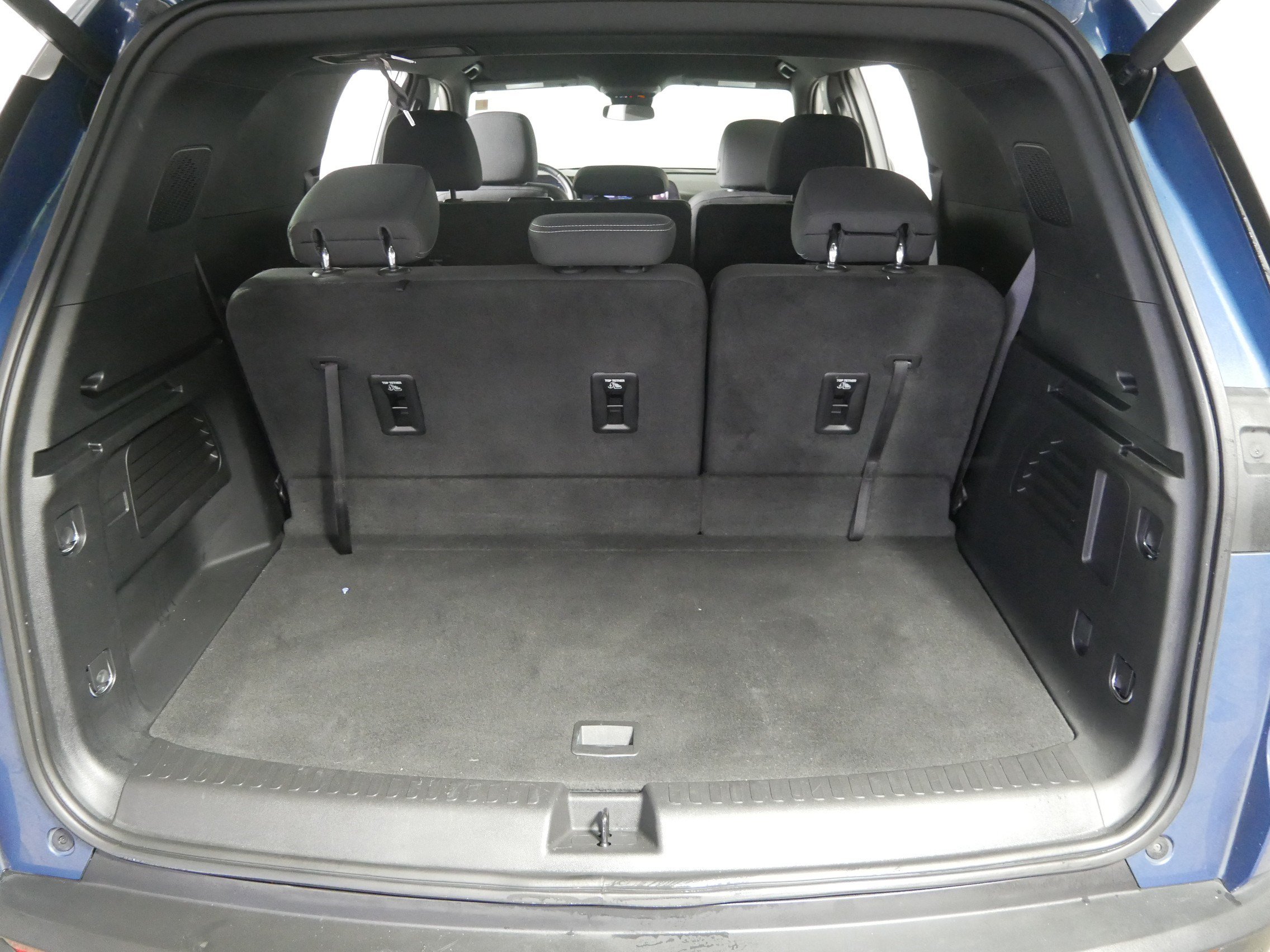 Used 2024 Chevrolet Traverse LS w/ Midnight/Sport Edition AWD/4WD image 17