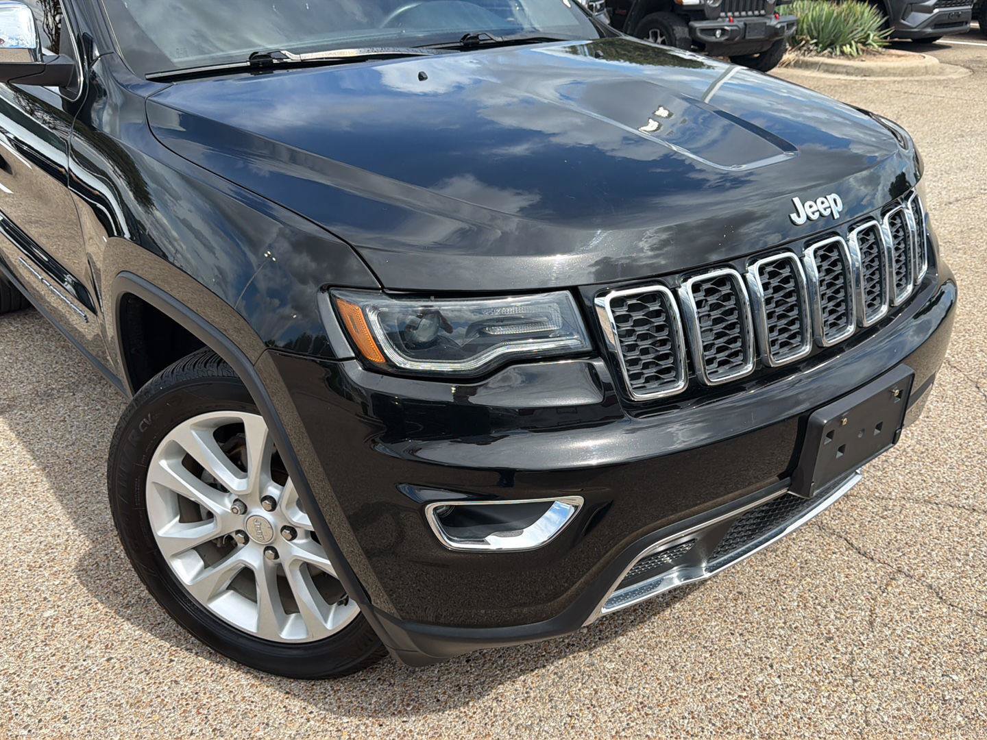 Used 2017 Jeep Grand Cherokee Limited w/ Luxury Group II AWD/4WD image 8