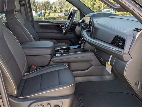 New 2026 Chevrolet Suburban Premier image 24