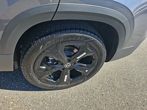 Certified 2025 Volkswagen Taos SEL image 18