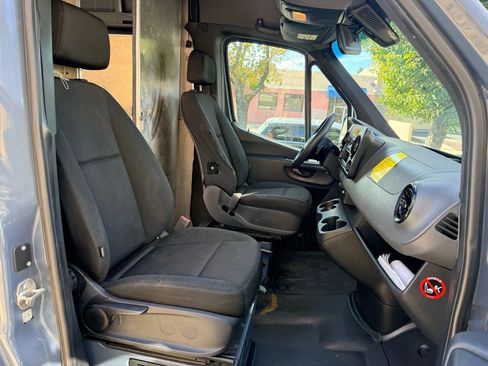 Used 2019 Mercedes-Benz Sprinter 144 image 16