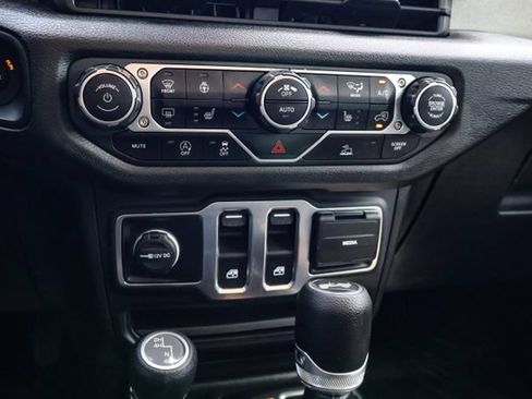 Used 2024 Jeep Wrangler Sport AWD/4WD image 11
