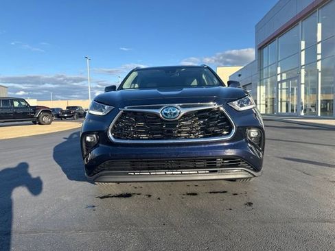 Used 2022 Toyota Highlander Limited AWD/4WD image 2