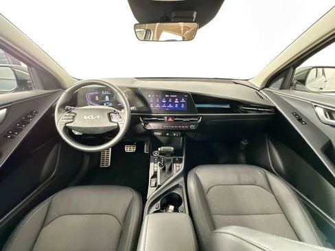 Used 2023 Kia Niro EX Touring FWD image 3
